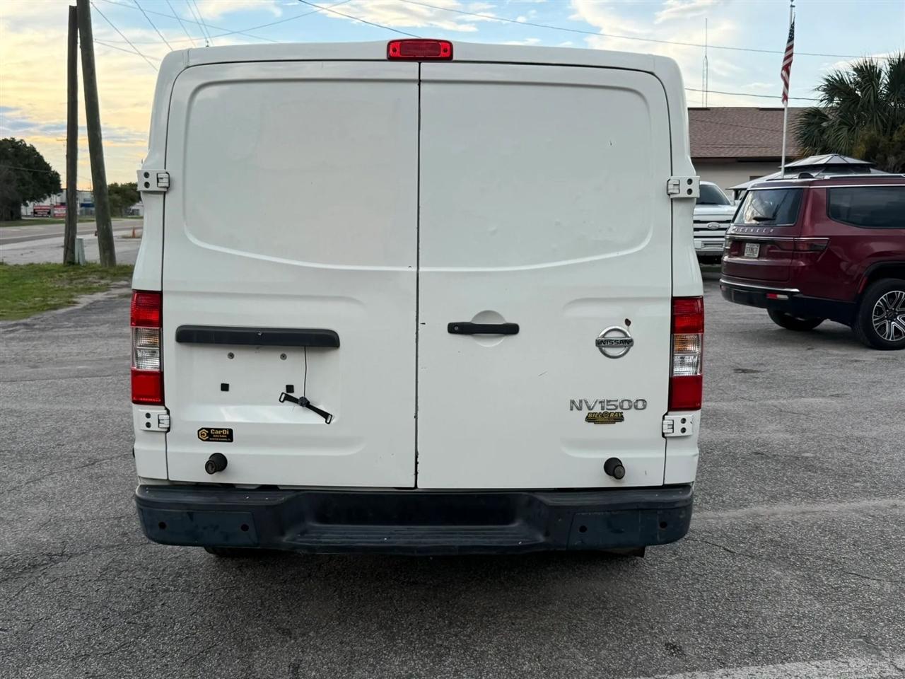 Nissan NV Cargo 1500 SV 2015