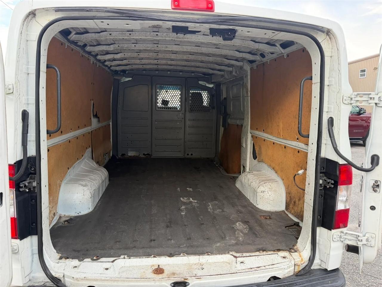 Nissan NV Cargo 1500 SV 2015