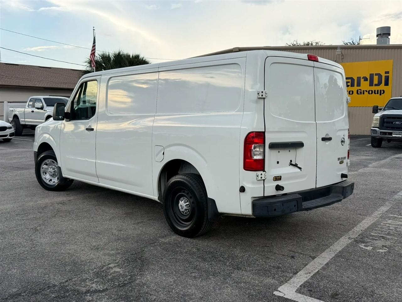 Nissan NV Cargo 1500 SV 2015