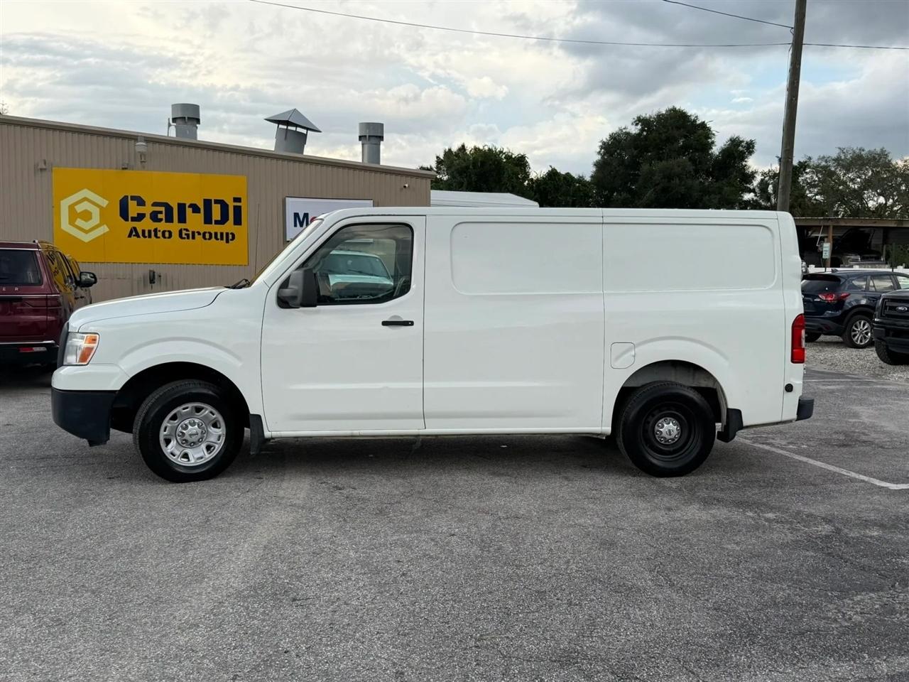 Nissan NV Cargo 1500 SV 2015