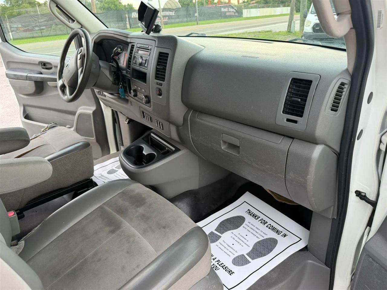 Nissan NV Cargo 1500 SV 2015