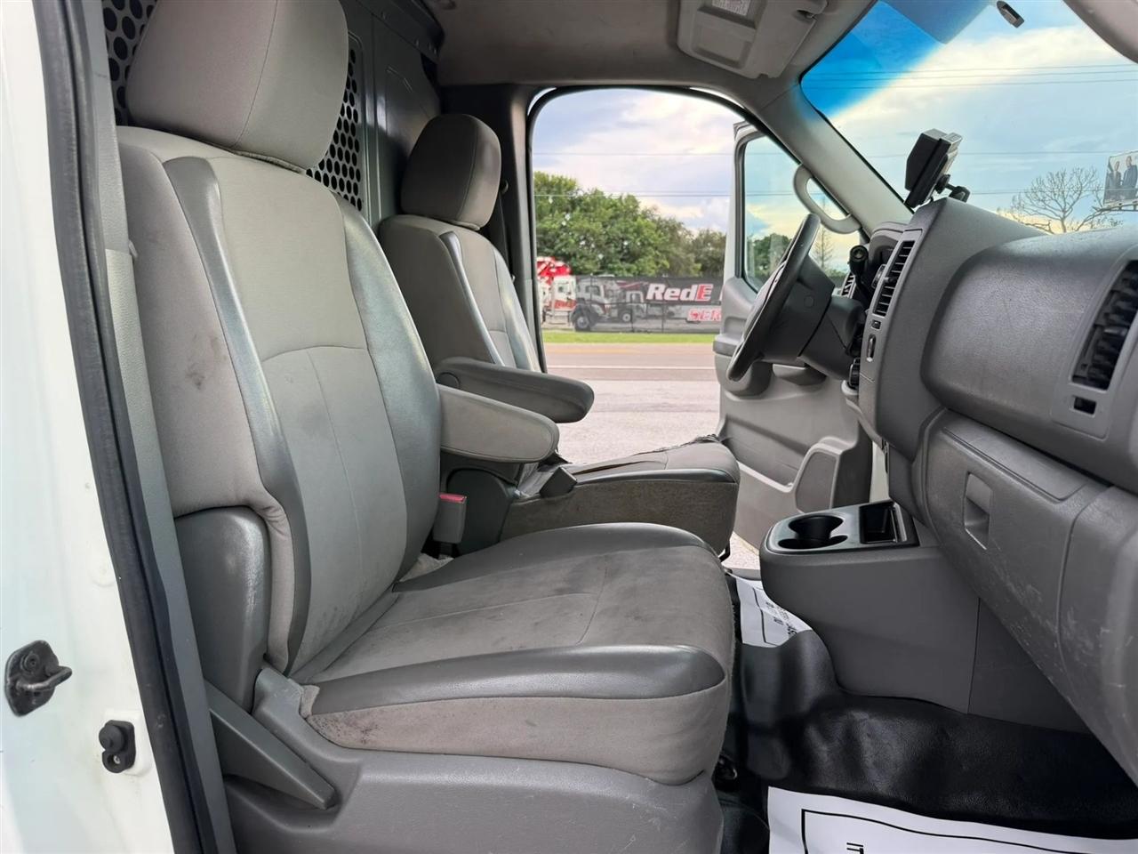 Nissan NV Cargo 1500 SV 2015
