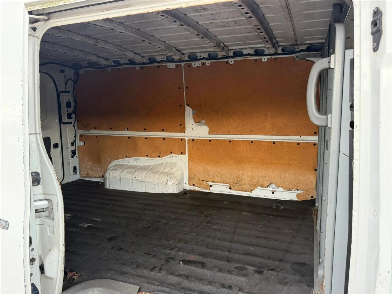 Nissan NV Cargo 1500 SV 2015