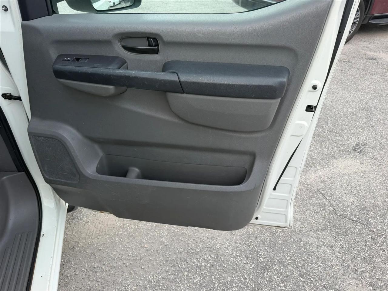 Nissan NV Cargo 1500 SV 2015