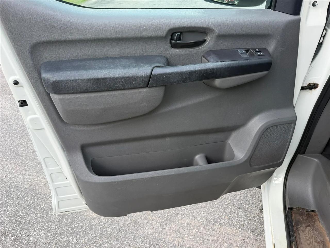 Nissan NV Cargo 1500 SV 2015