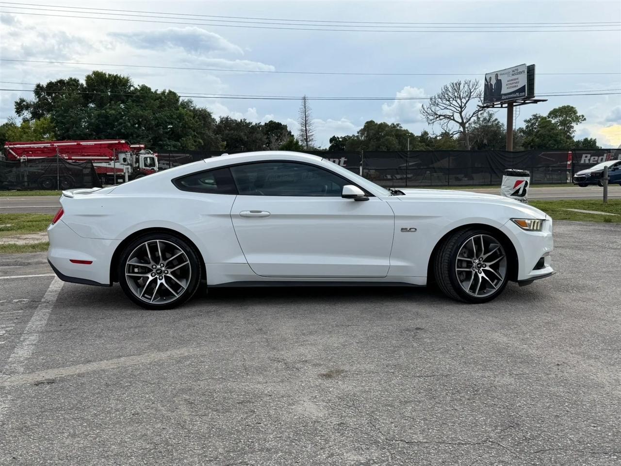Ford Mustang GT Premium Coupe 2016
