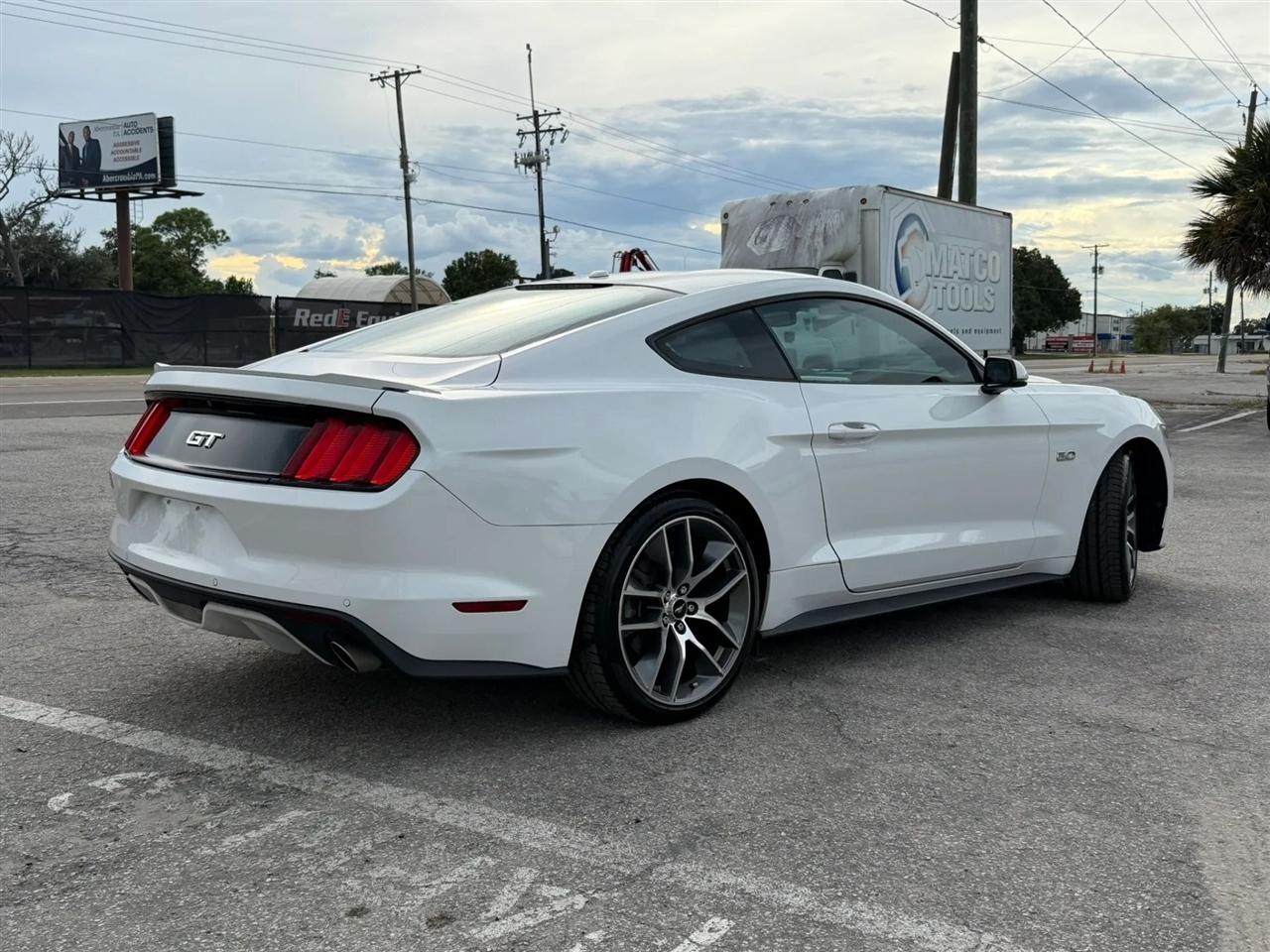 Ford Mustang GT Premium Coupe 2016