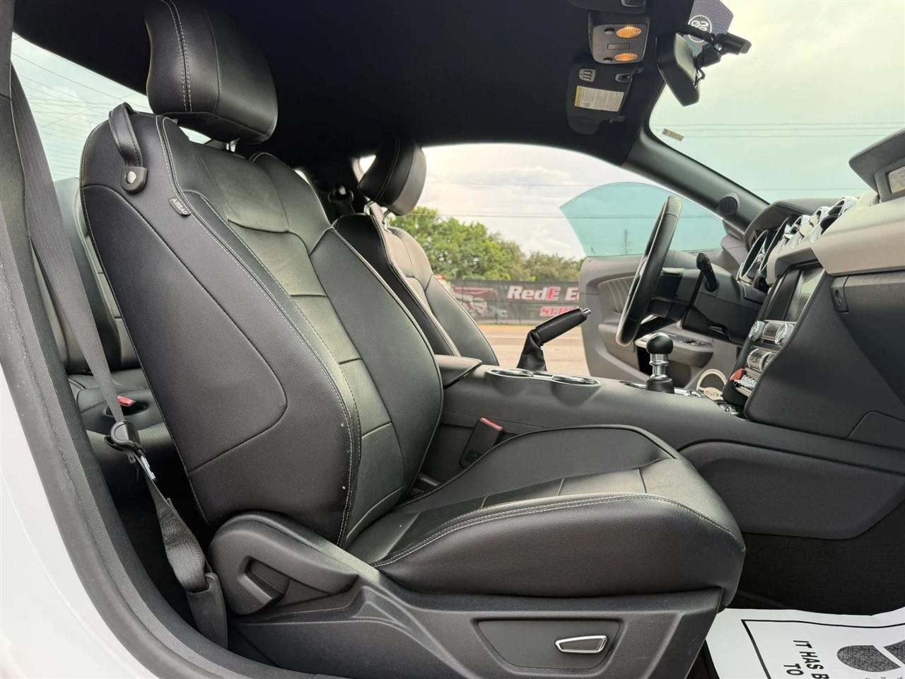 Ford Mustang GT Premium Coupe 2016