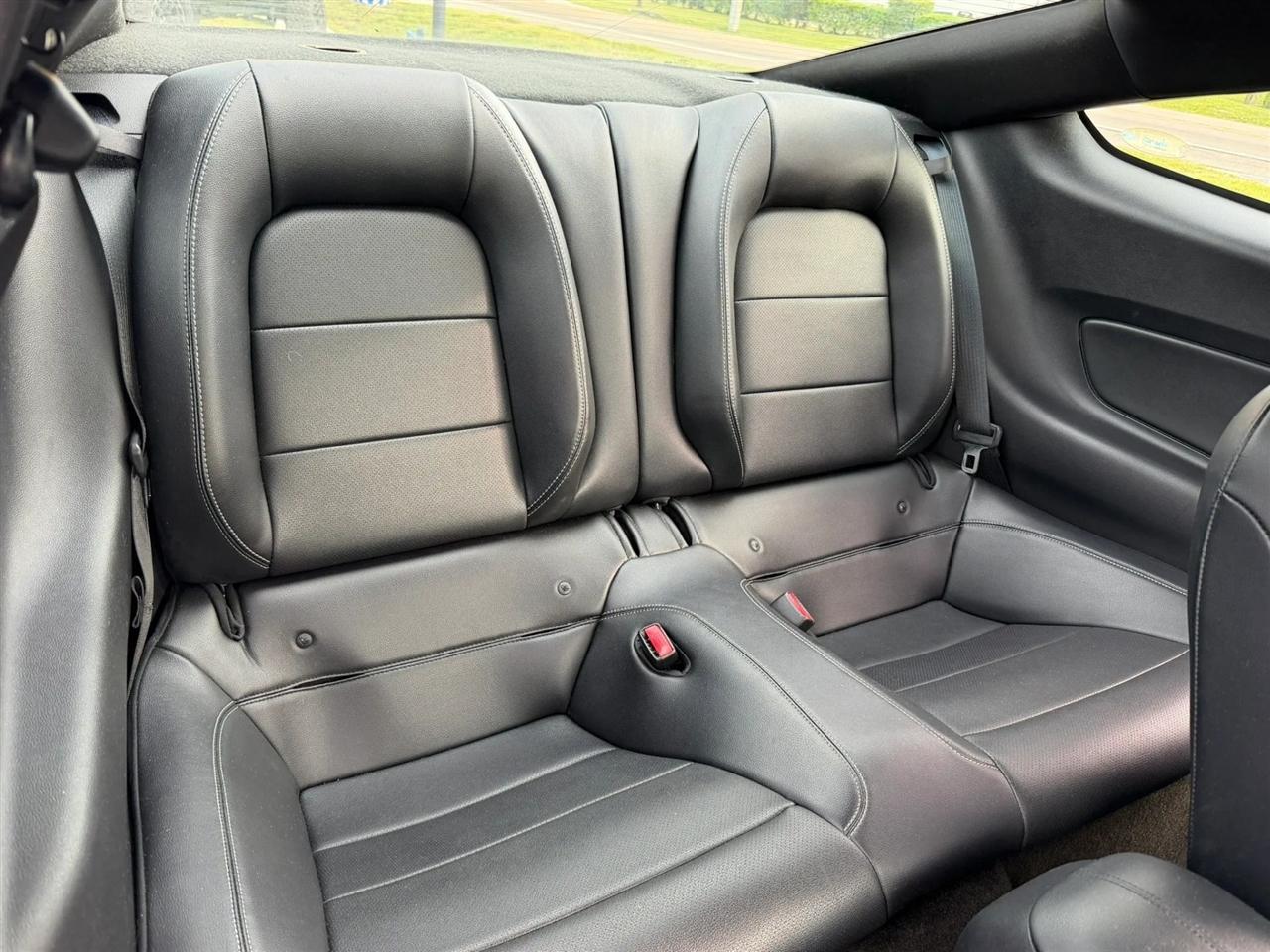 Ford Mustang GT Premium Coupe 2016