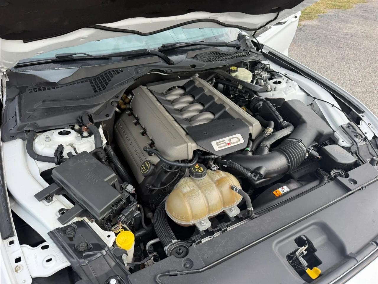Ford Mustang GT Premium Coupe 2016