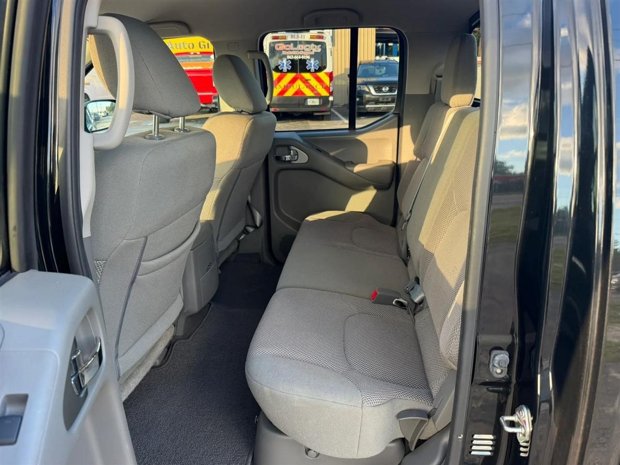 Nissan Frontier S Crew Cab 5AT 2WD 2019