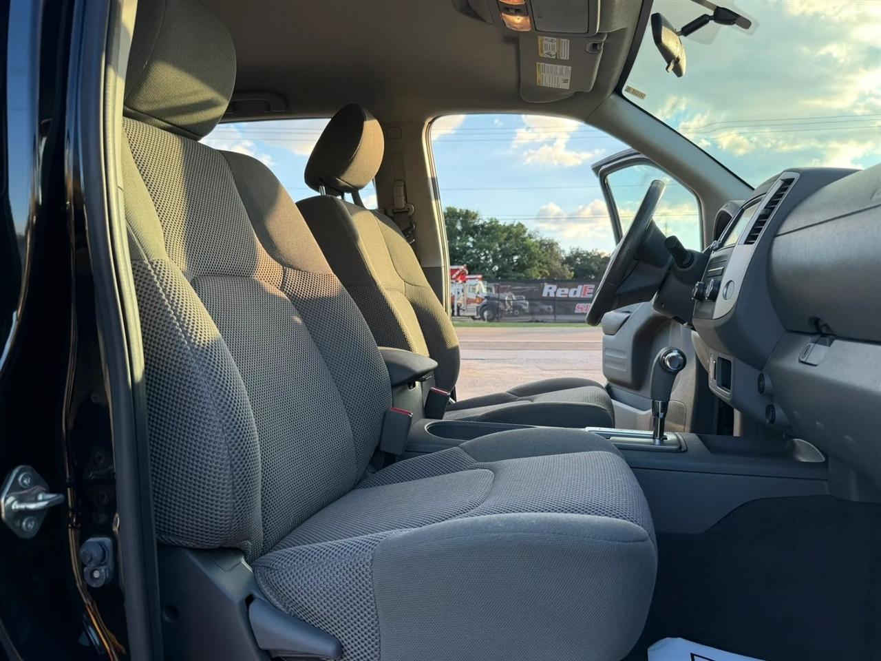 Nissan Frontier S Crew Cab 5AT 2WD 2019