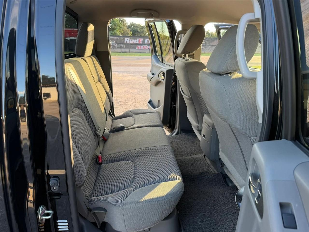 Nissan Frontier S Crew Cab 5AT 2WD 2019