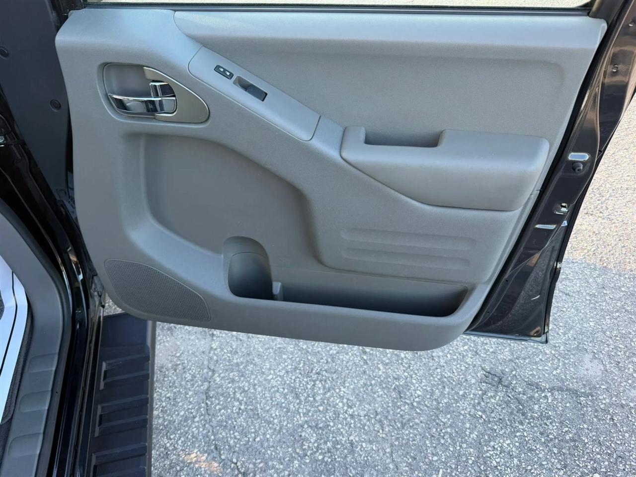 Nissan Frontier S Crew Cab 5AT 2WD 2019