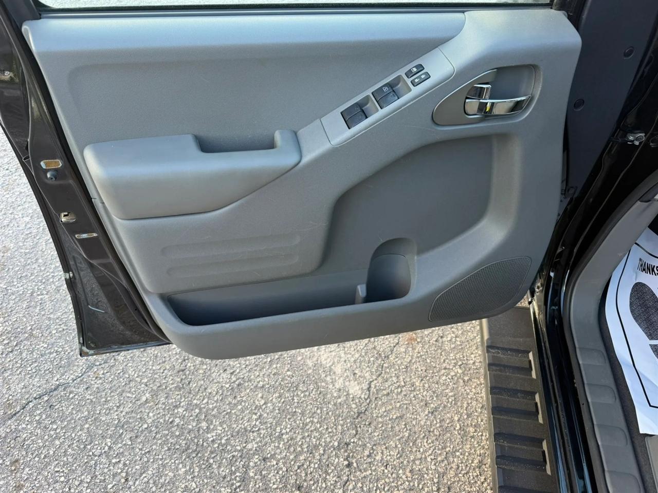 Nissan Frontier S Crew Cab 5AT 2WD 2019