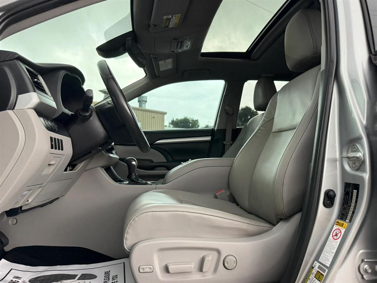 Toyota Highlander XLE FWD V6 2019