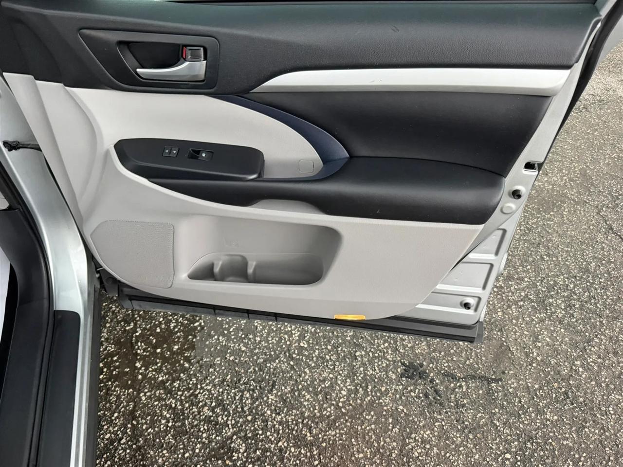 Toyota Highlander XLE FWD V6 2019