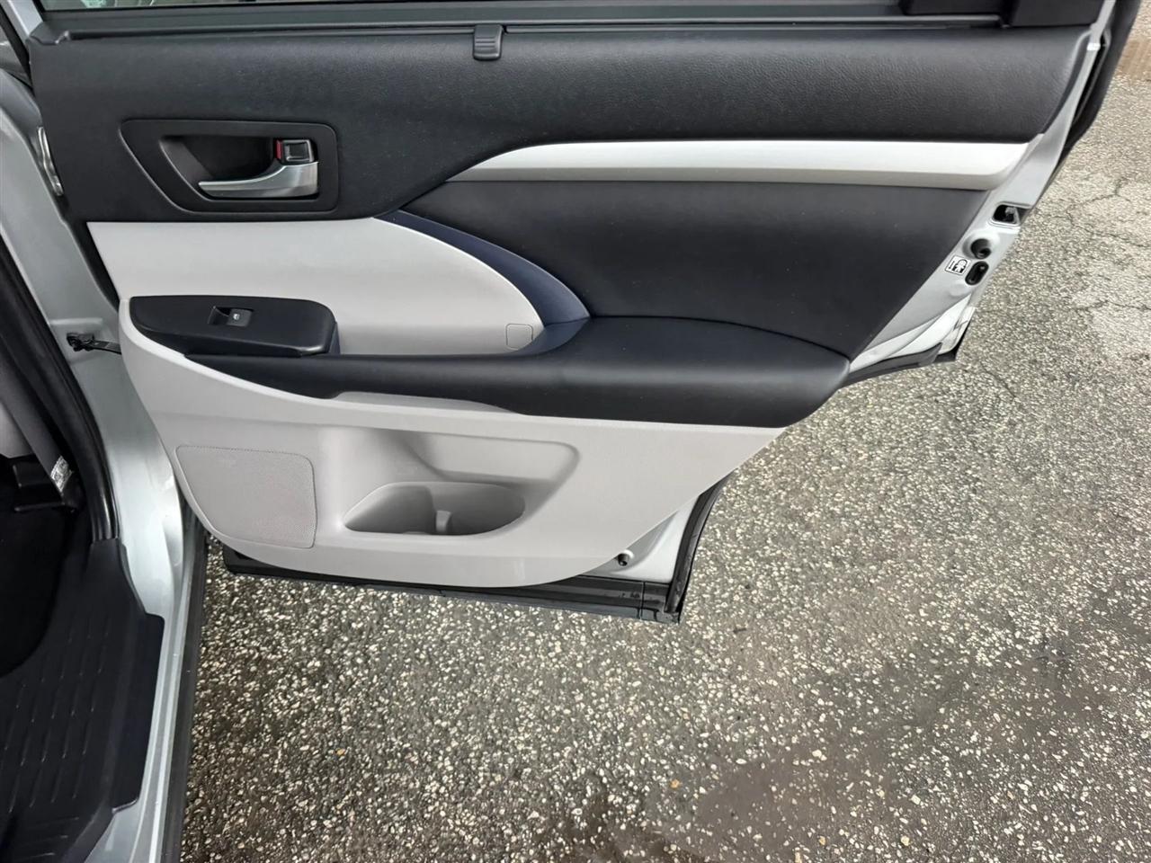 Toyota Highlander XLE FWD V6 2019
