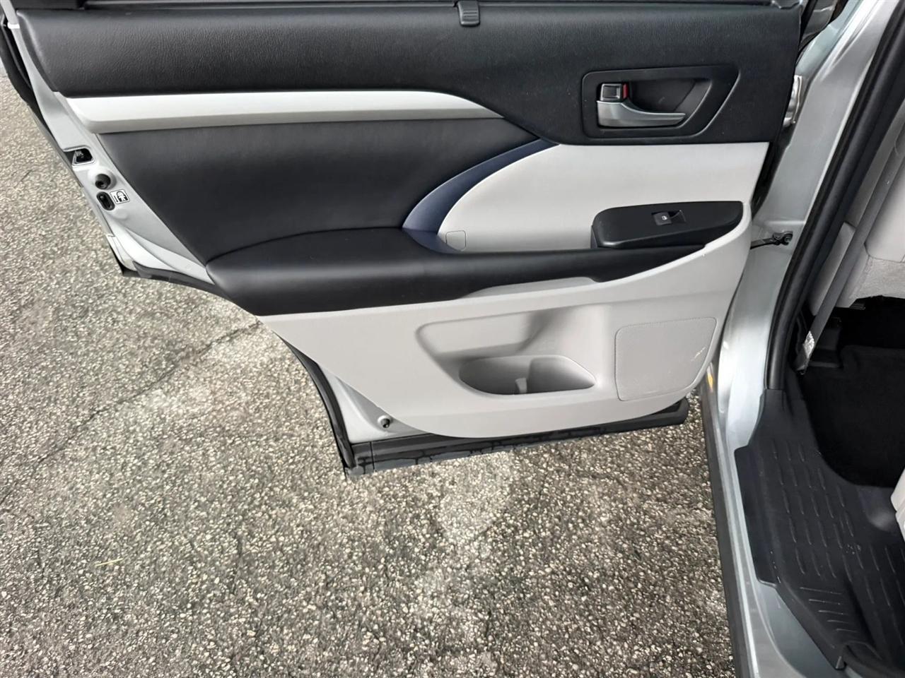 Toyota Highlander XLE FWD V6 2019