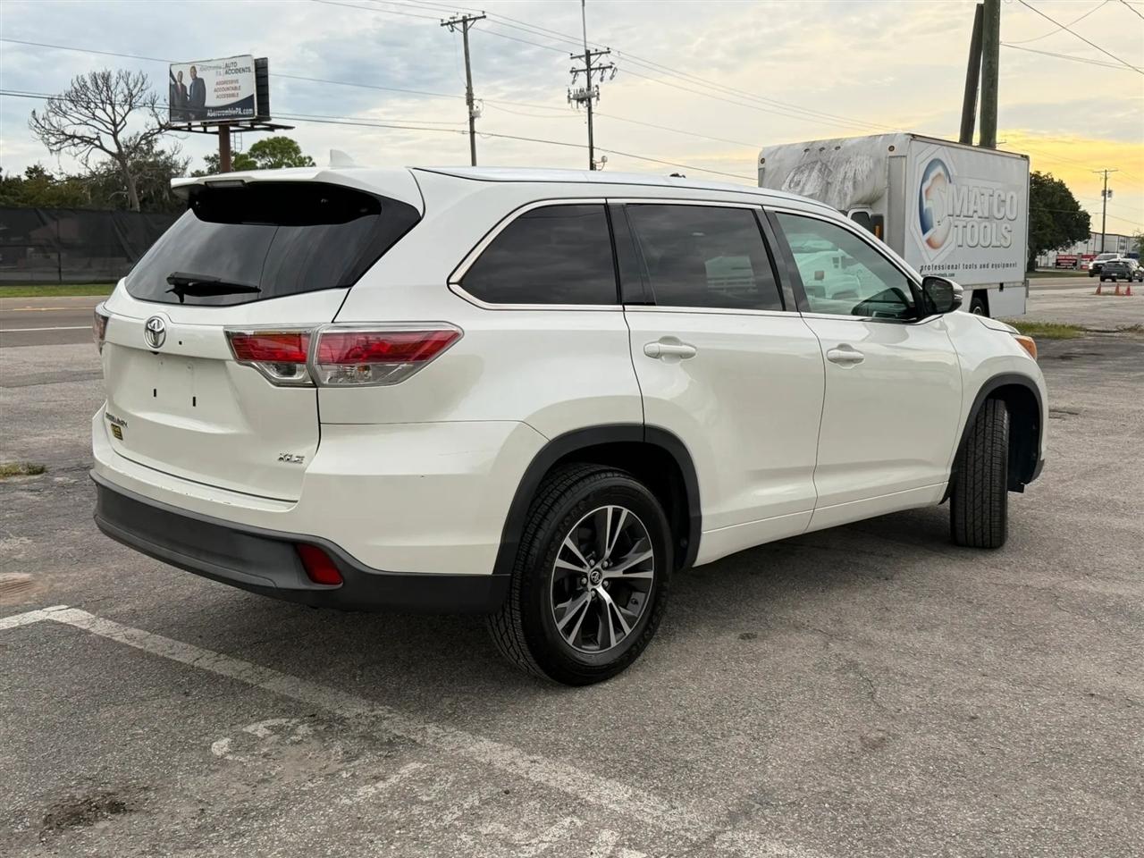 Toyota Highlander XLE FWD V6 2016