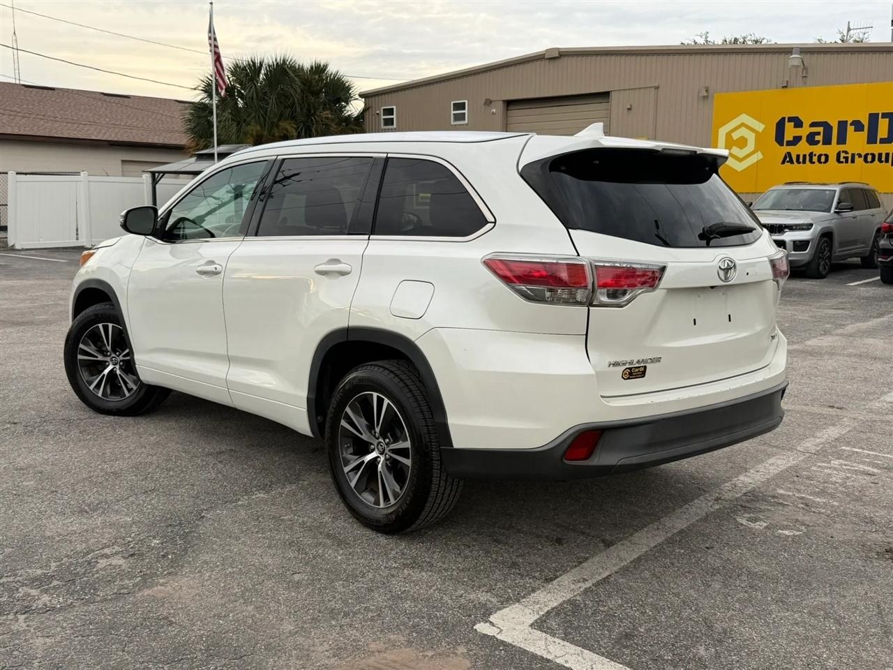 Toyota Highlander XLE FWD V6 2016