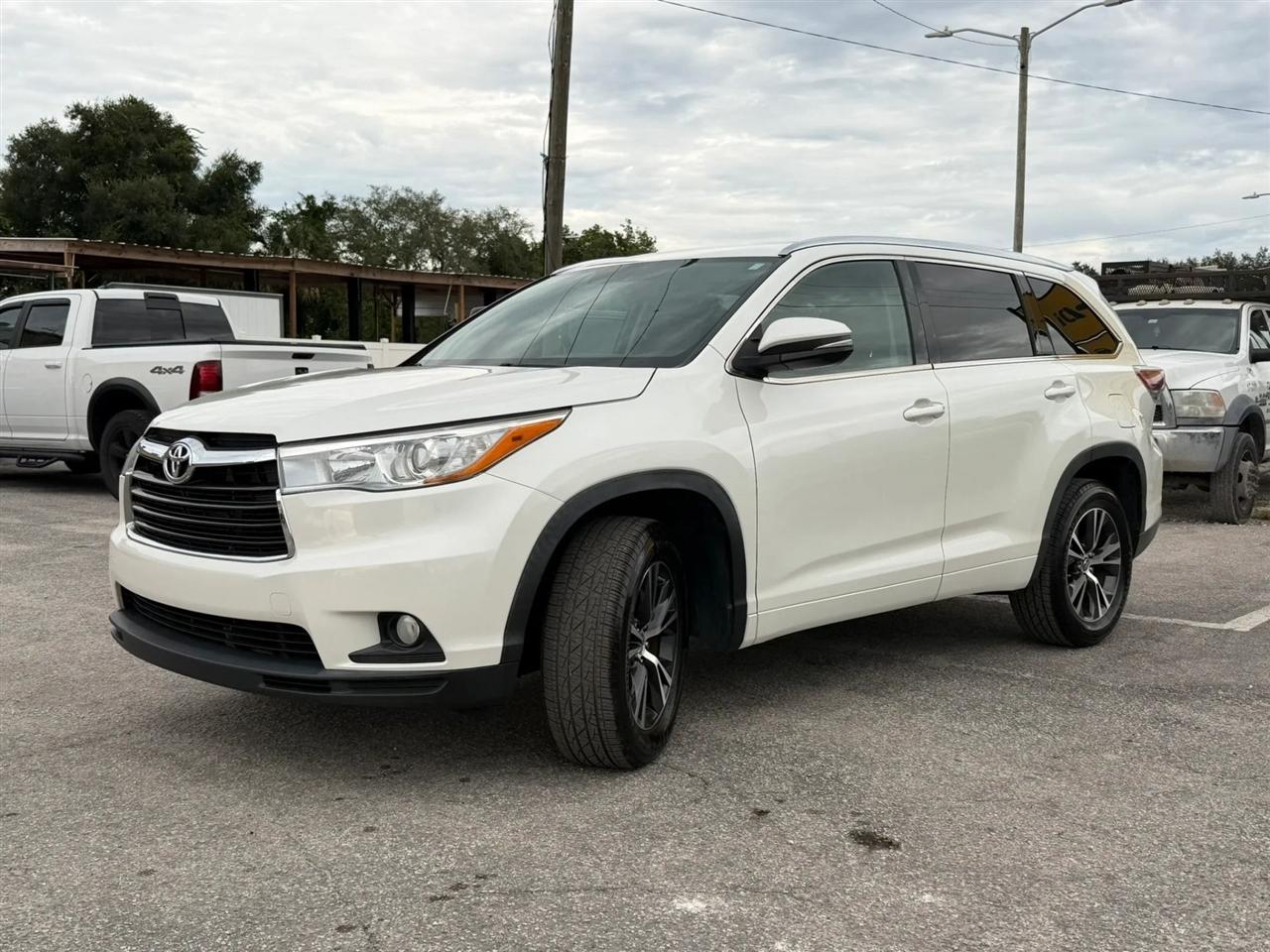 Toyota Highlander XLE FWD V6 2016