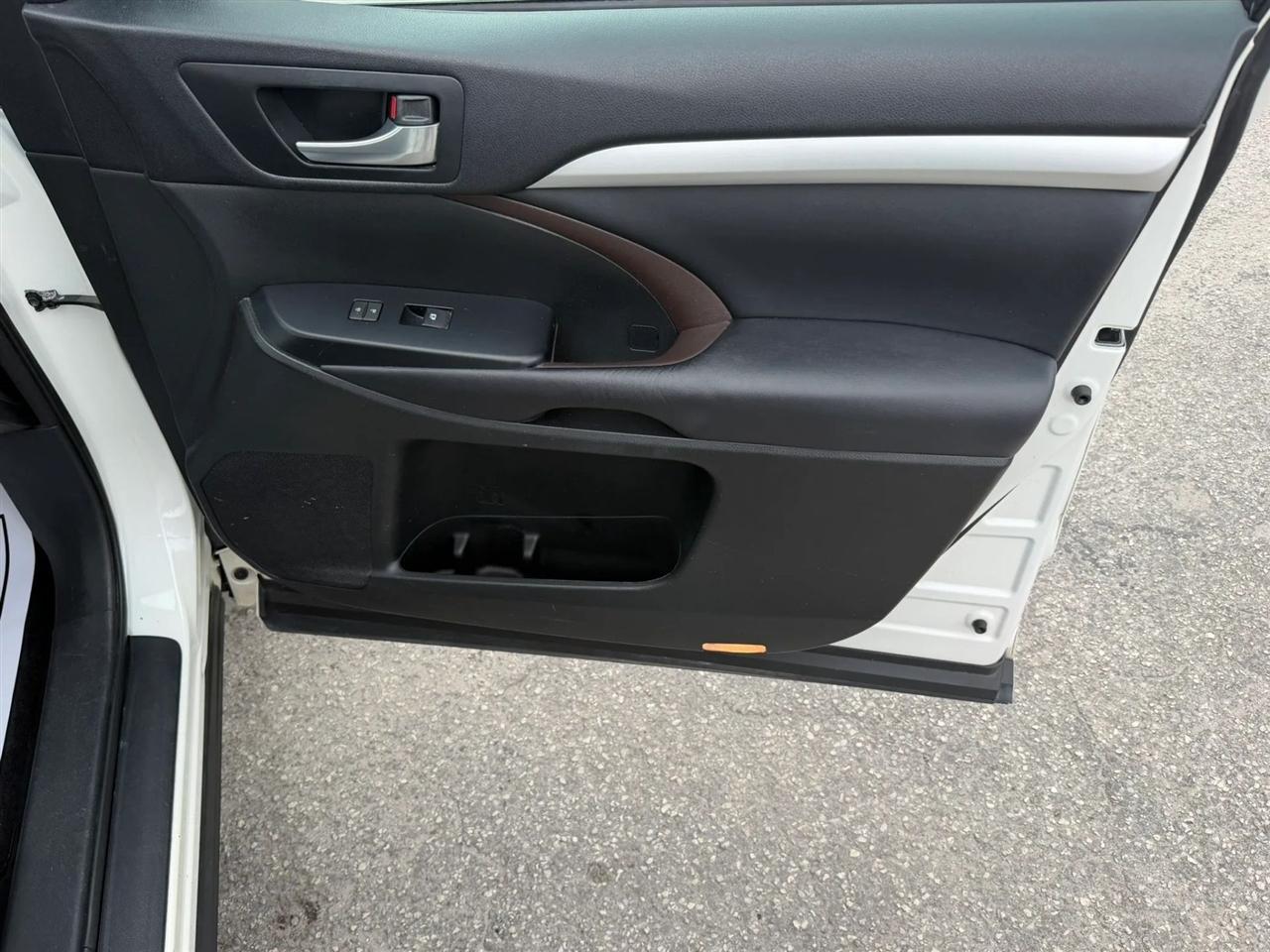 Toyota Highlander XLE FWD V6 2016