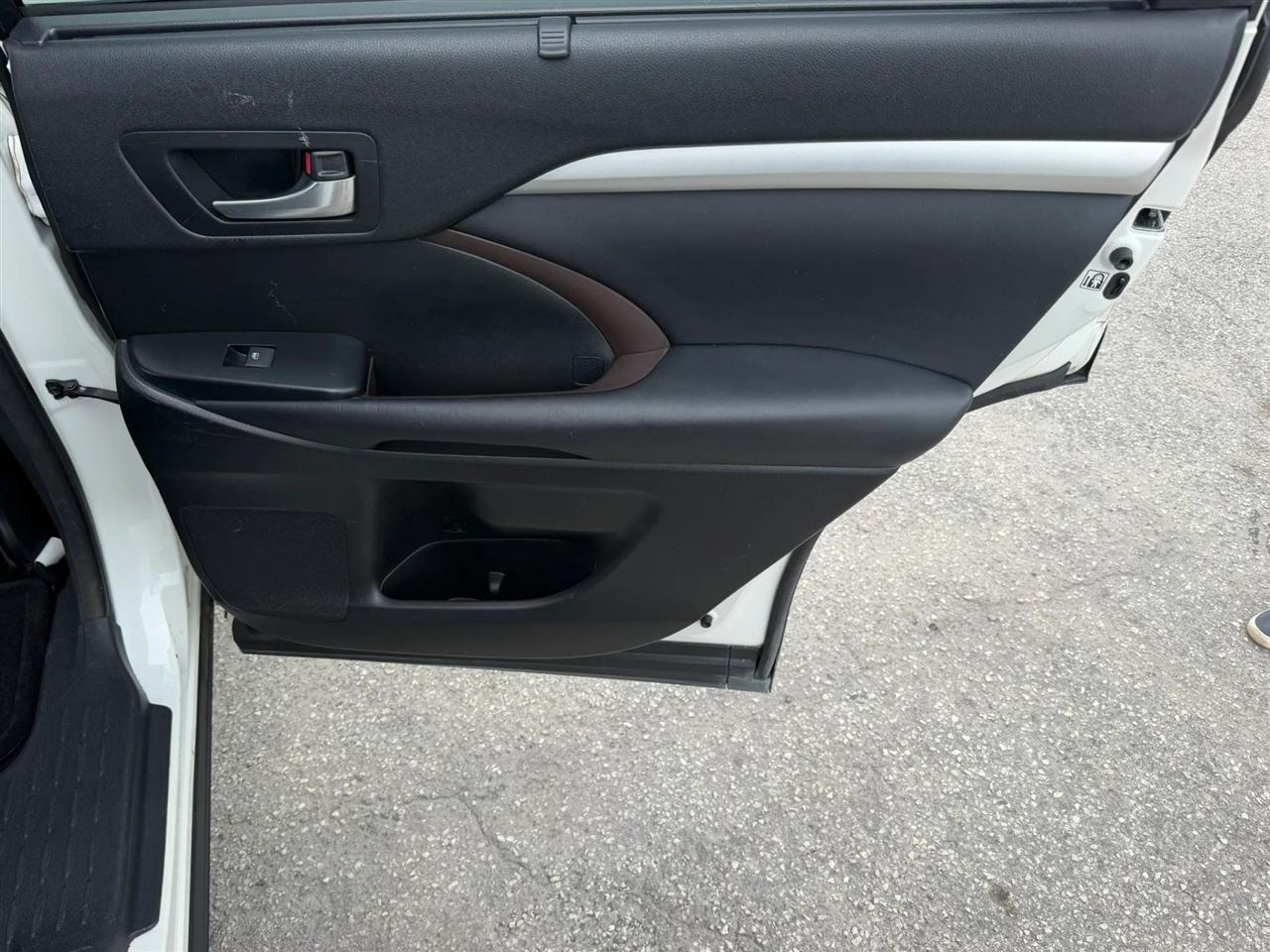 Toyota Highlander XLE FWD V6 2016