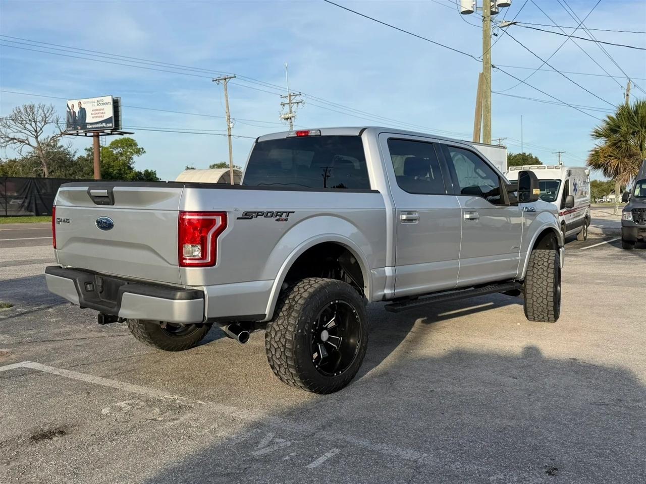 Ford F-150 XLT SuperCrew 5.5-ft. Bed 4WD 2015