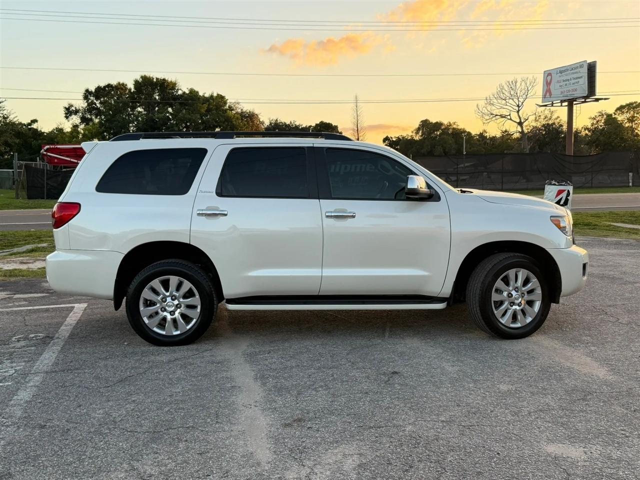 Toyota Sequoia Plantium 4WD FFV 2014