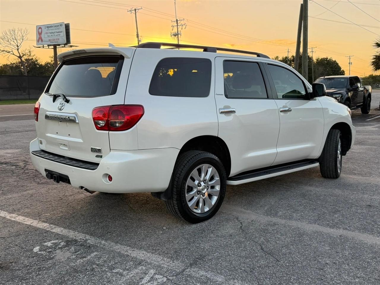 Toyota Sequoia Plantium 4WD FFV 2014