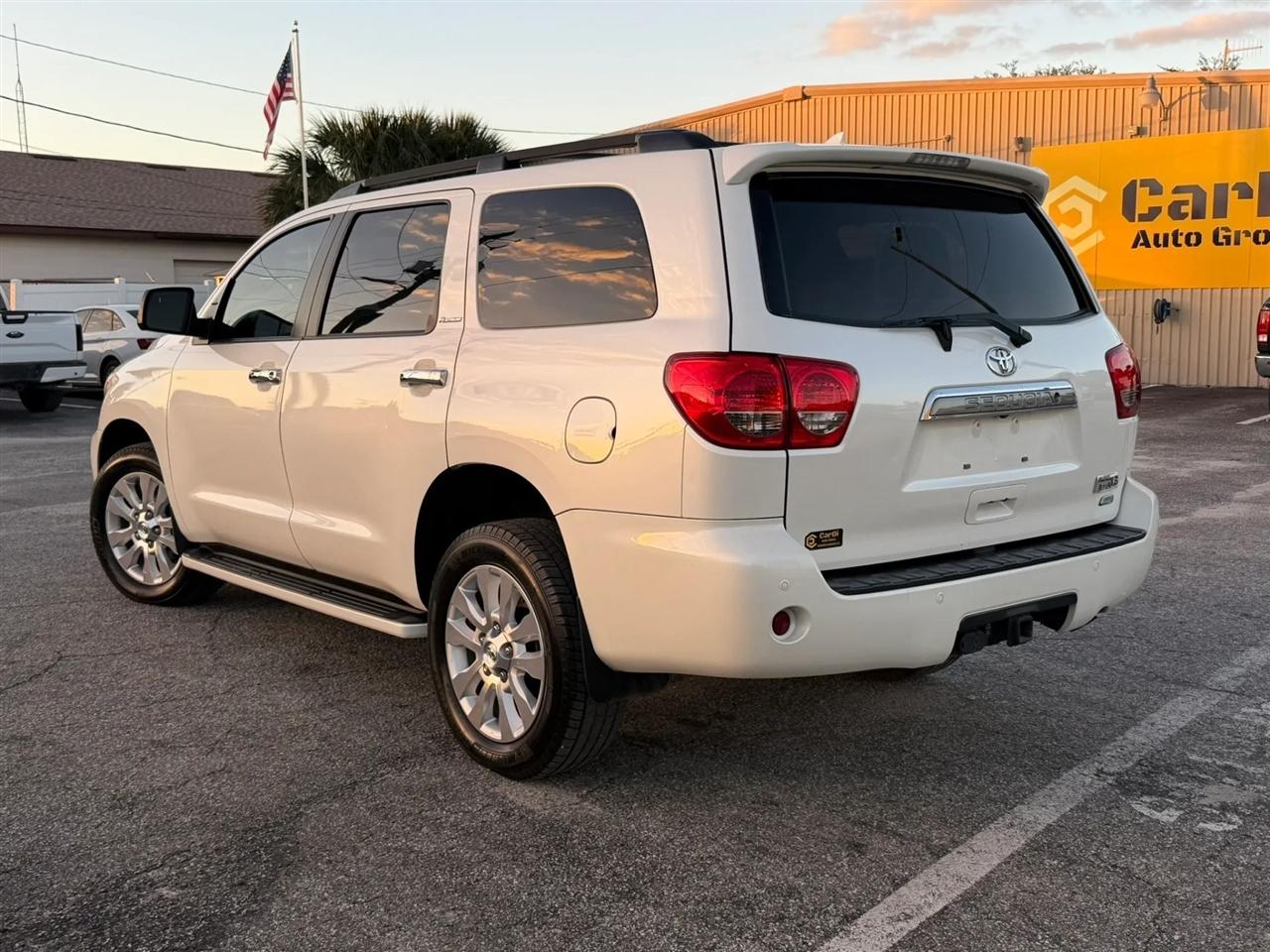 Toyota Sequoia Plantium 4WD FFV 2014