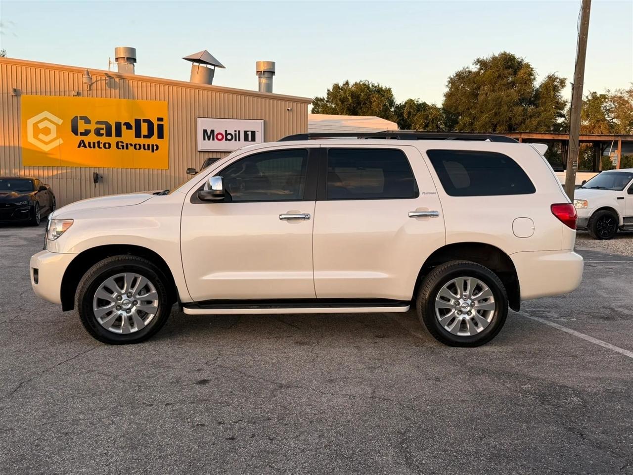 Toyota Sequoia Plantium 4WD FFV 2014