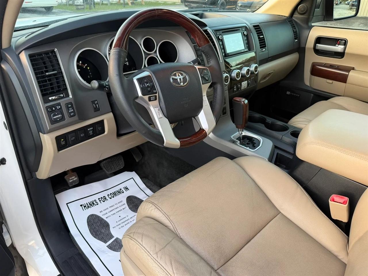 Toyota Sequoia Plantium 4WD FFV 2014