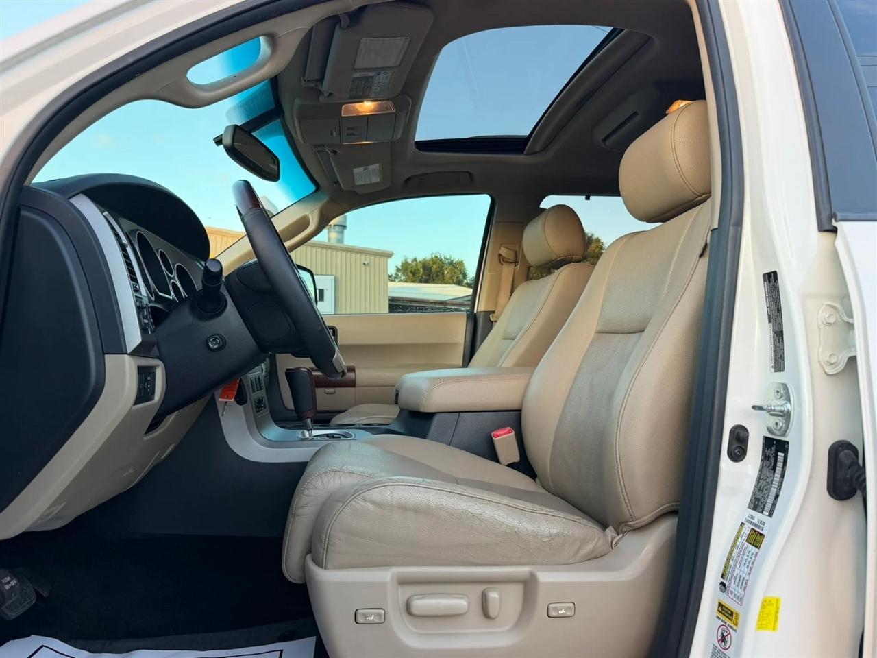 Toyota Sequoia Plantium 4WD FFV 2014
