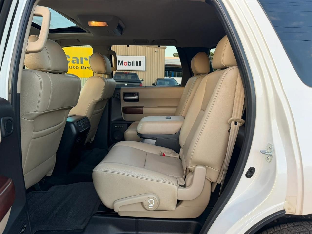Toyota Sequoia Plantium 4WD FFV 2014