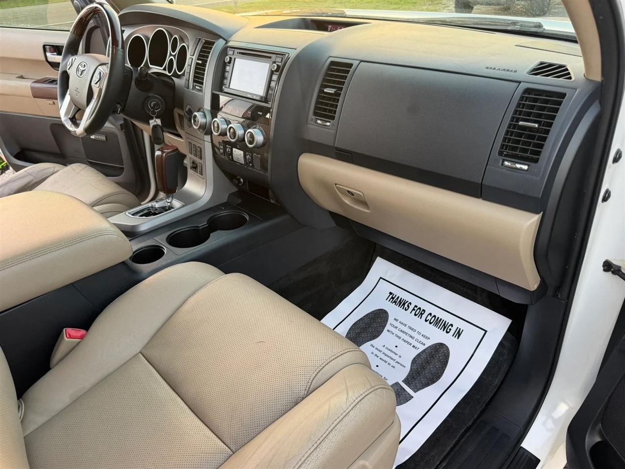Toyota Sequoia Plantium 4WD FFV 2014