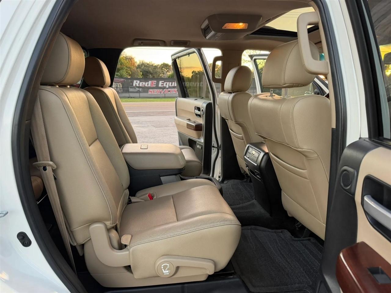 Toyota Sequoia Plantium 4WD FFV 2014