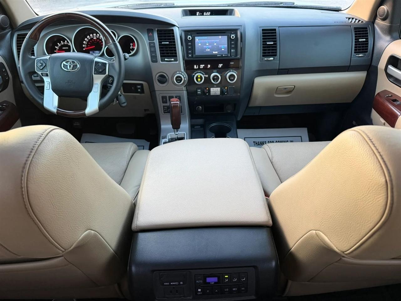 Toyota Sequoia Plantium 4WD FFV 2014