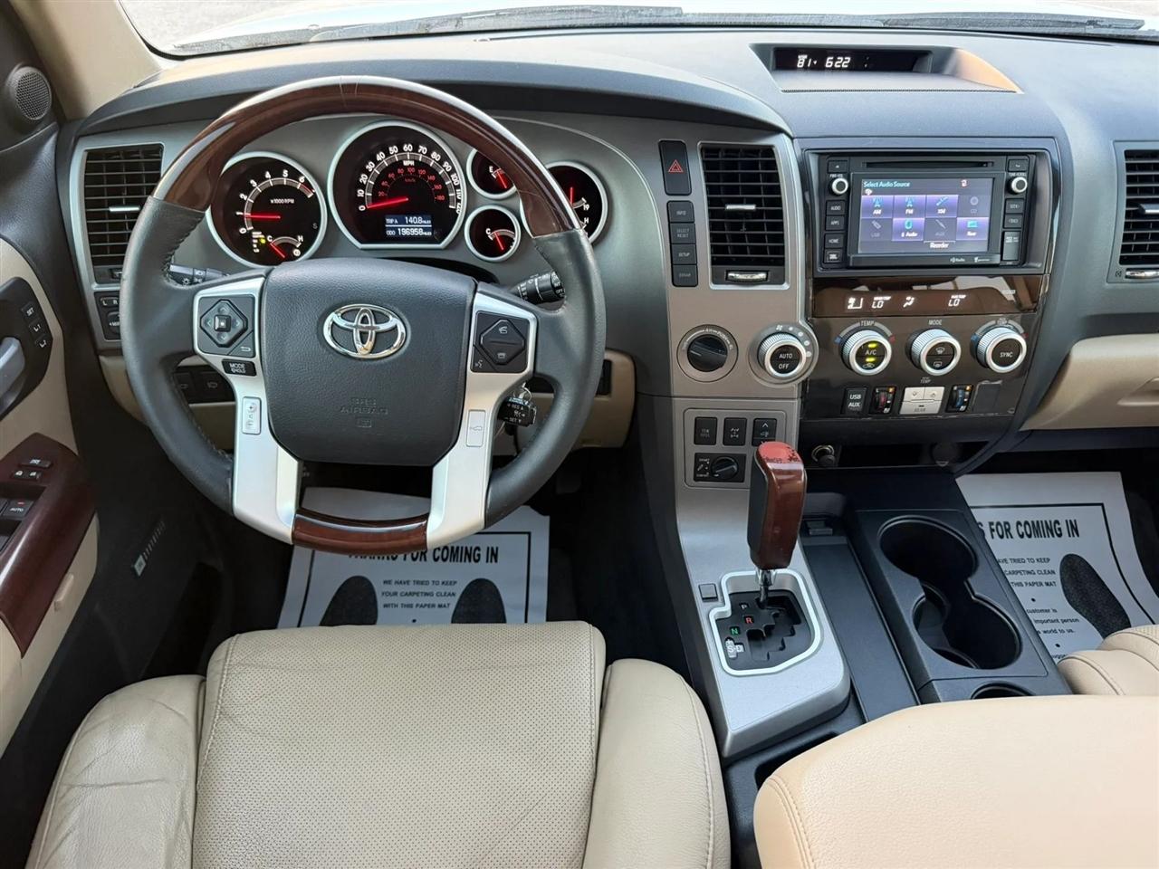 Toyota Sequoia Plantium 4WD FFV 2014