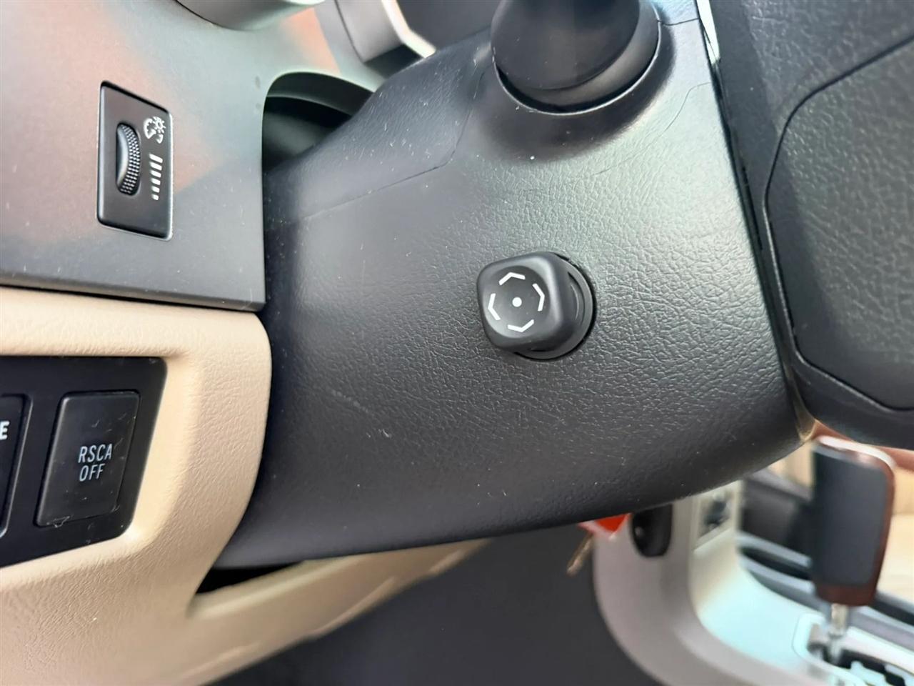 Toyota Sequoia Plantium 4WD FFV 2014