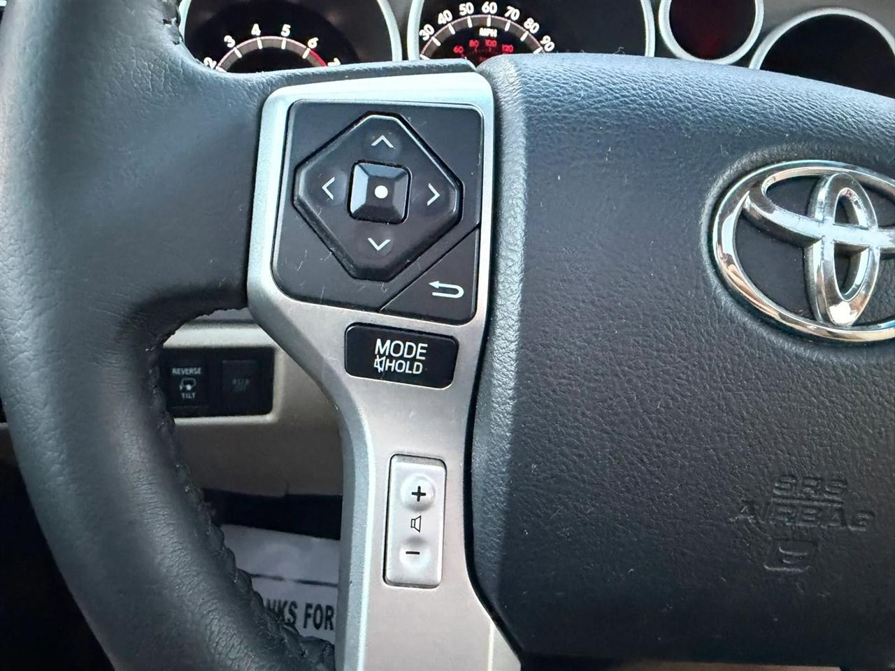 Toyota Sequoia Plantium 4WD FFV 2014