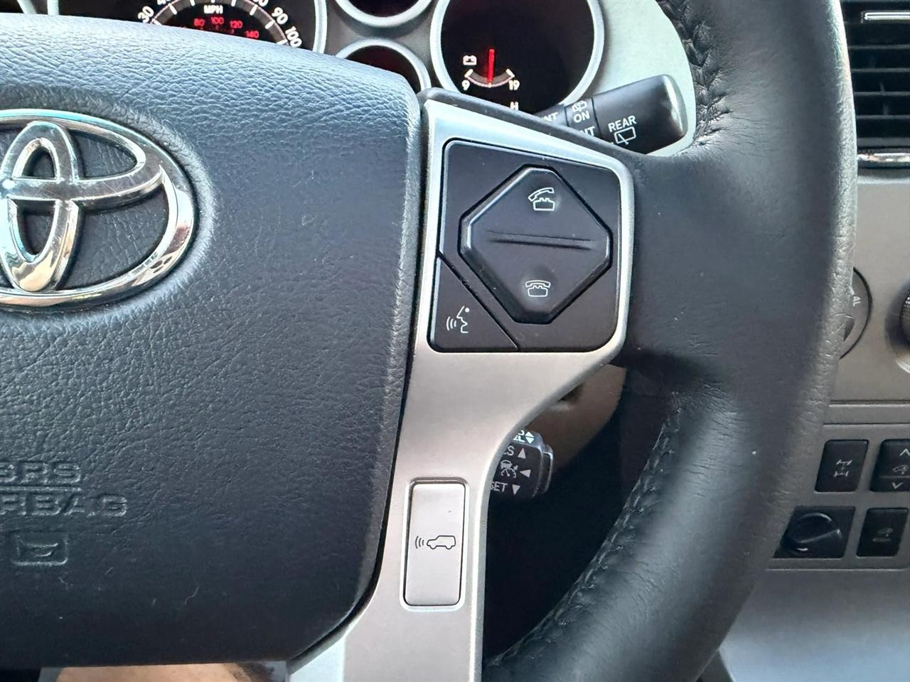 Toyota Sequoia Plantium 4WD FFV 2014
