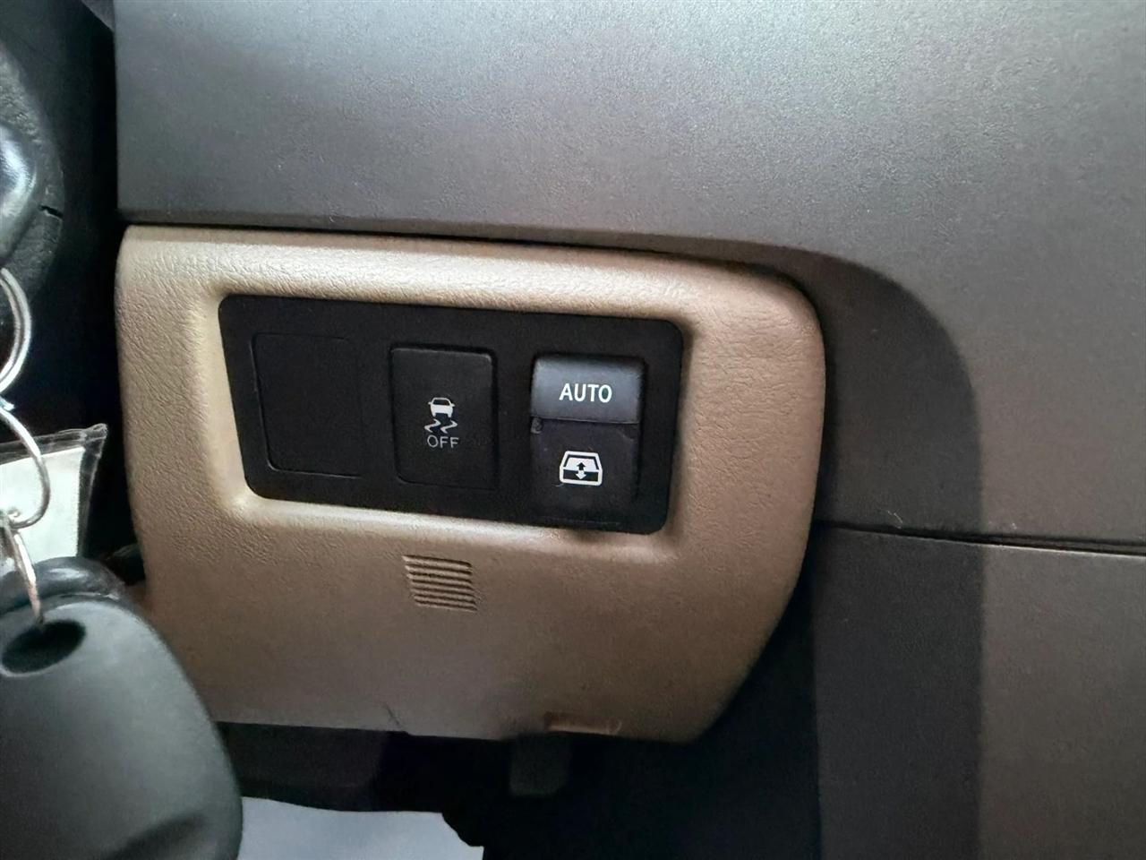 Toyota Sequoia Plantium 4WD FFV 2014
