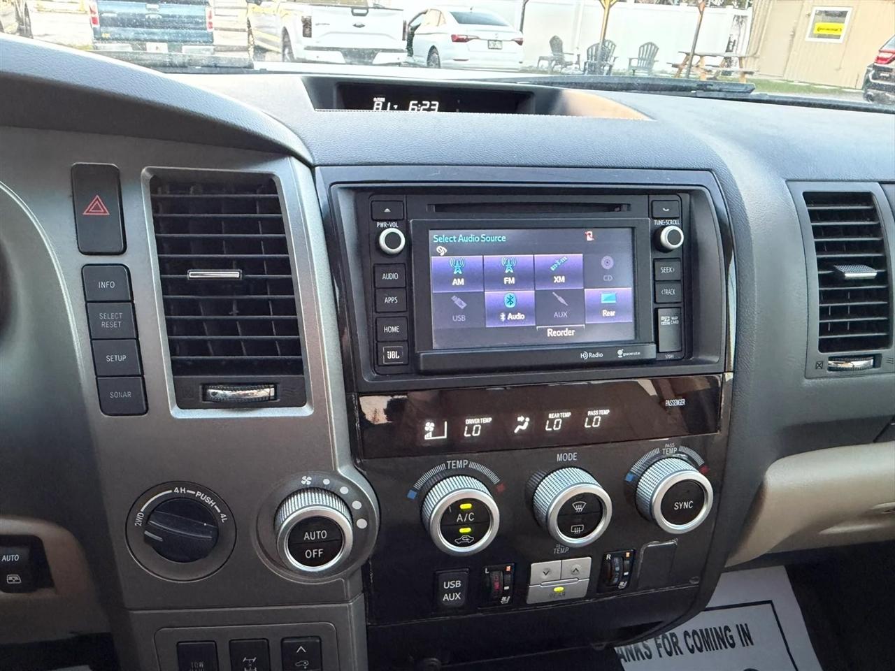 Toyota Sequoia Plantium 4WD FFV 2014