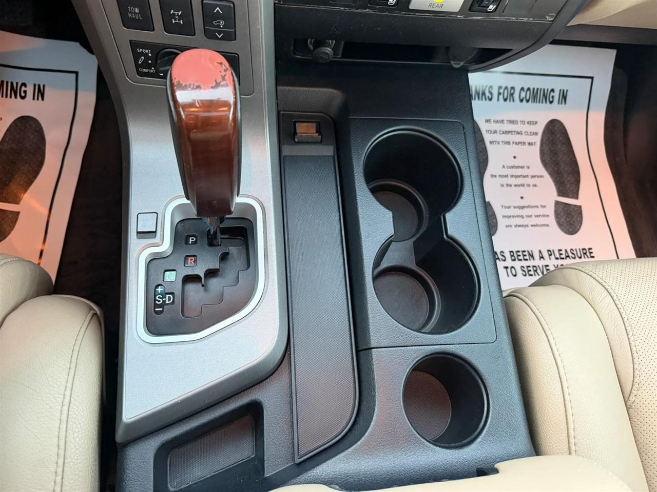Toyota Sequoia Plantium 4WD FFV 2014