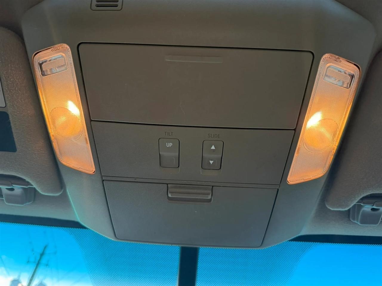Toyota Sequoia Plantium 4WD FFV 2014