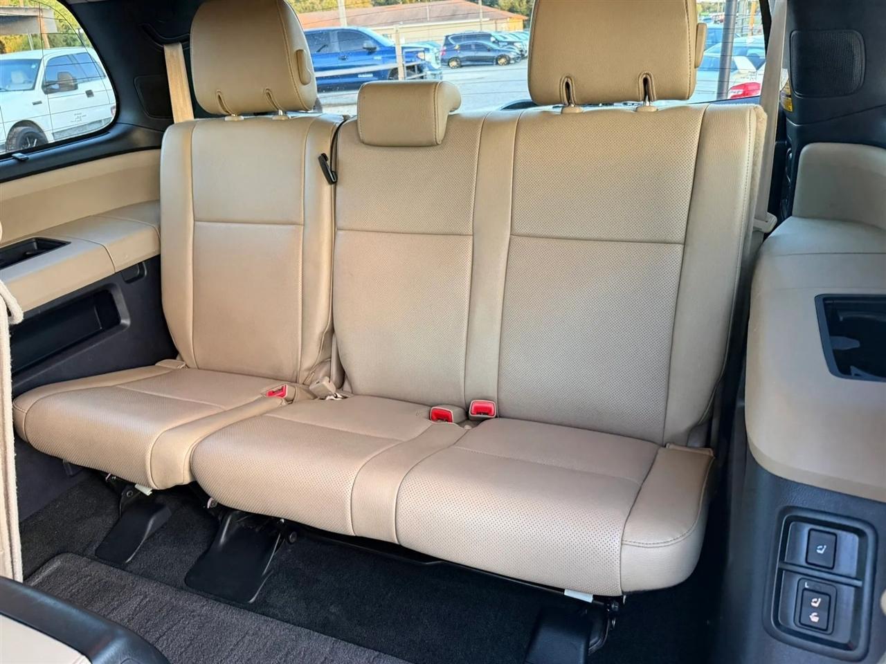 Toyota Sequoia Plantium 4WD FFV 2014