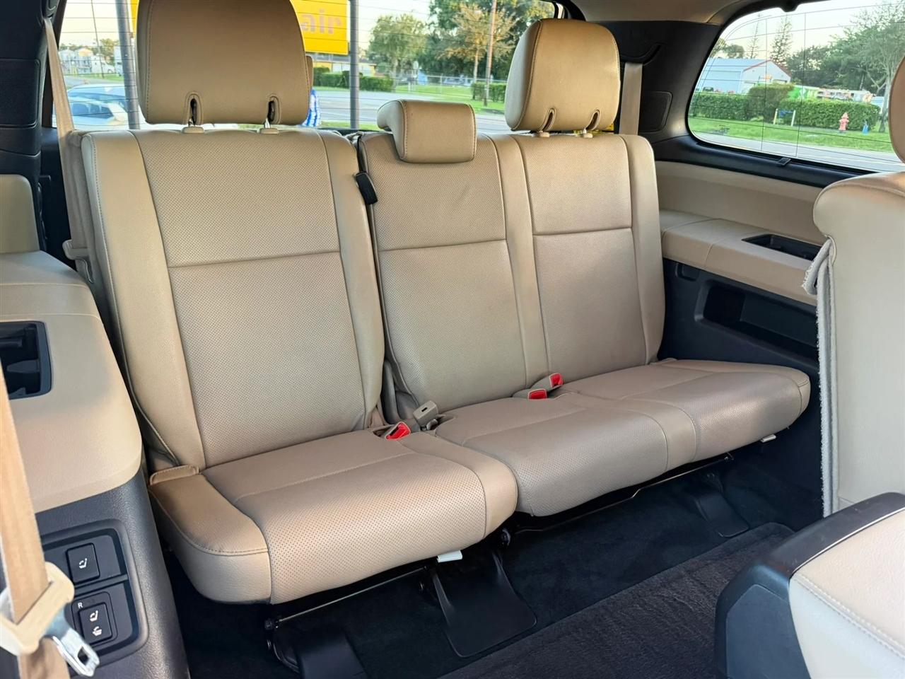 Toyota Sequoia Plantium 4WD FFV 2014