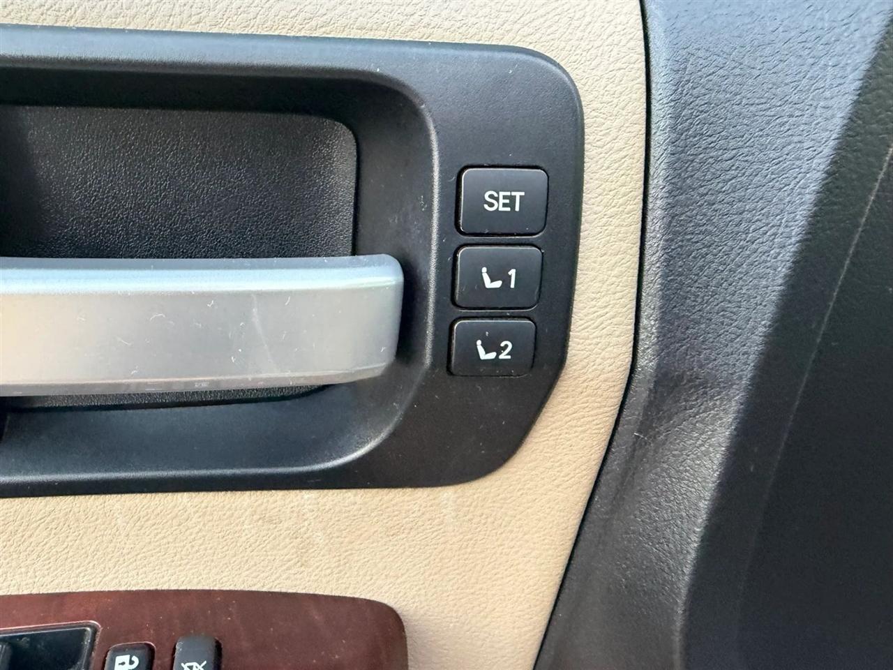 Toyota Sequoia Plantium 4WD FFV 2014